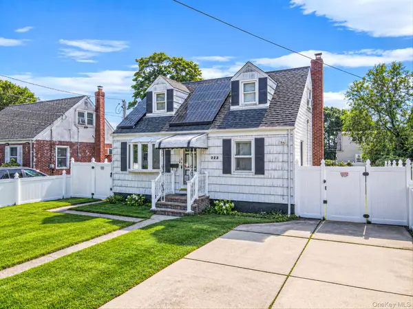 223 N Fulton Avenue, Lindenhurst, NY 11757