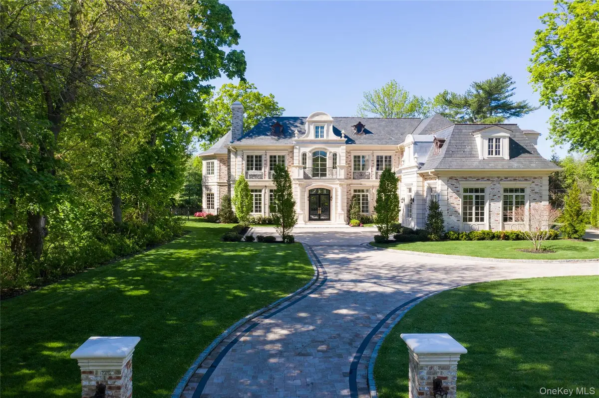 6 Foxwood Road, Great Neck, NY 11024 - #1