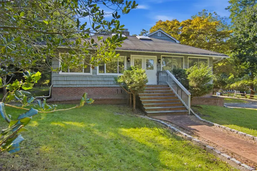 6 Barnhart Place, Shoreham, NY 11786 - #2