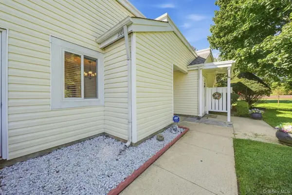 1101 Cabot Court N, Saint James, NY 11780