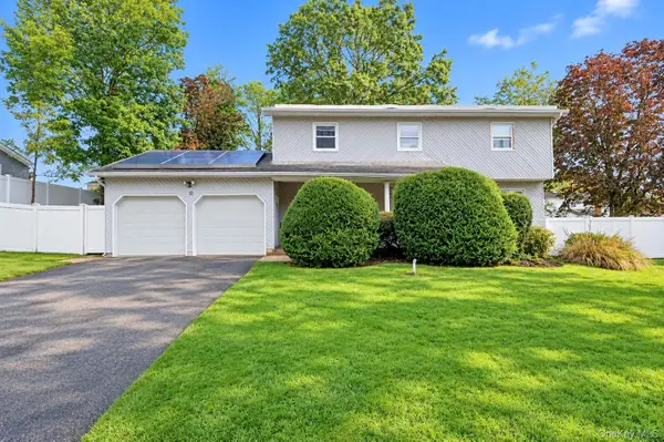 38 Waterford Drive, Wheatley Heights, NY 11798