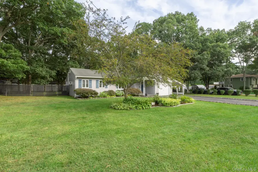 21 Aberdeen Drive, Mastic, NY 11950 - #3