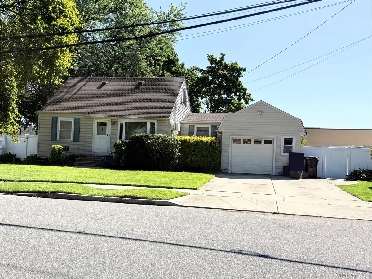 1 Higbie Drive, West Islip, NY 11795 - #1
