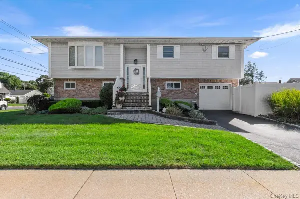 196 Von Huenfeld Street, Massapequa Park, NY 11762