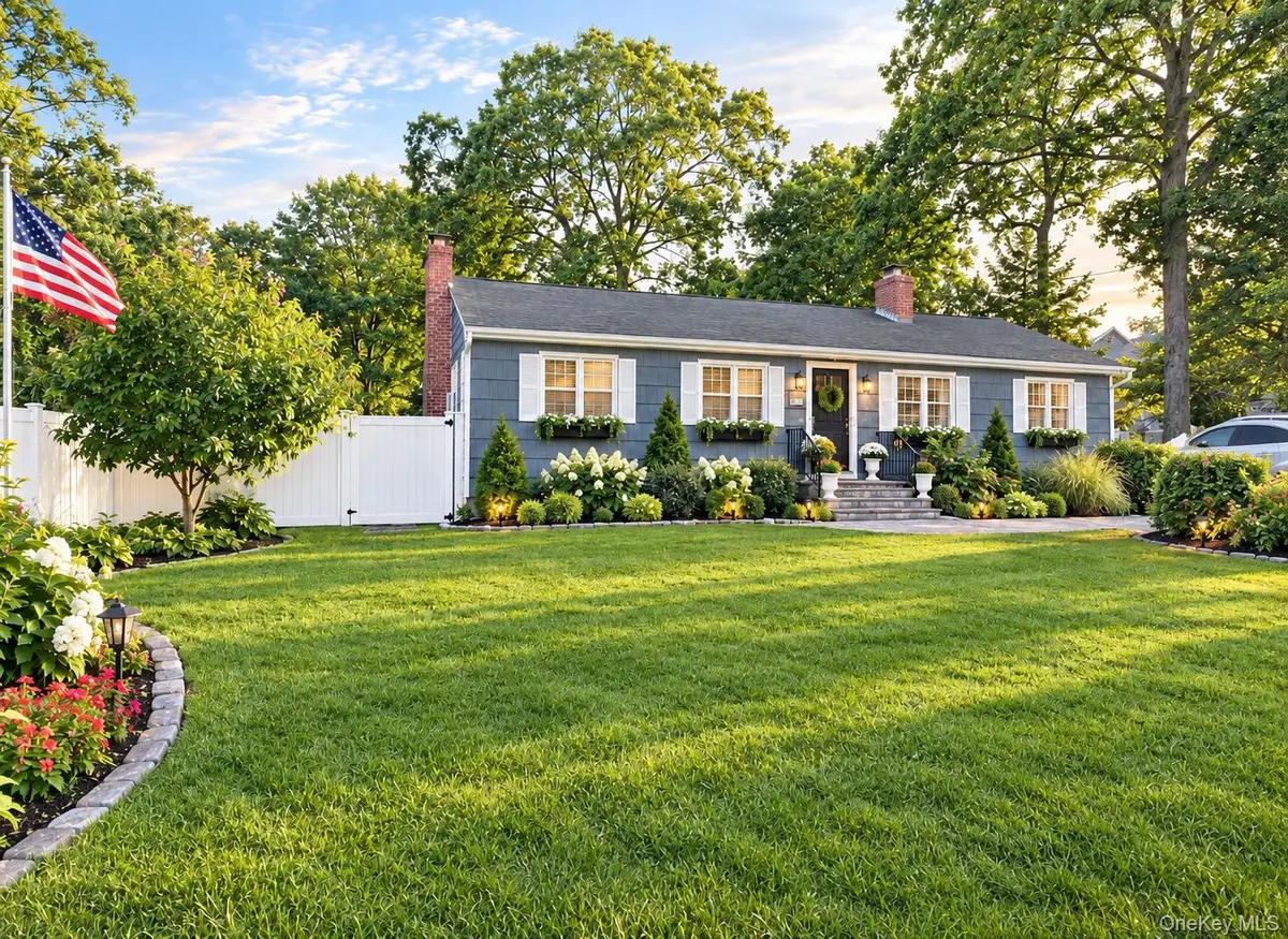 30 Marbeth Circle, Miller Place, NY 11764 - #1