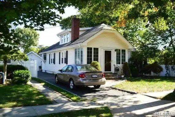 18 Yale Place, Lynbrook, NY 11563