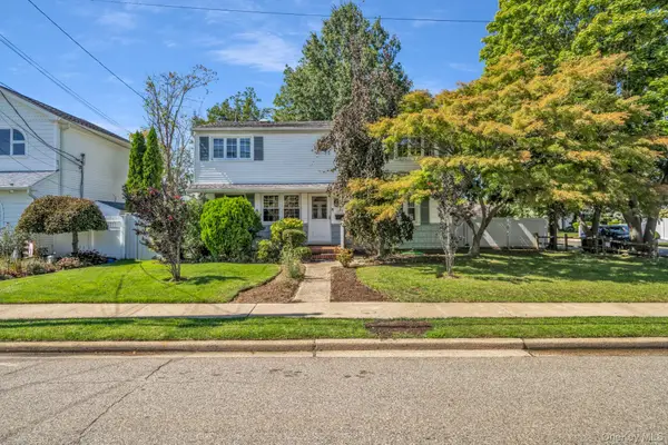 170 Park Lane, Massapequa, NY 11758
