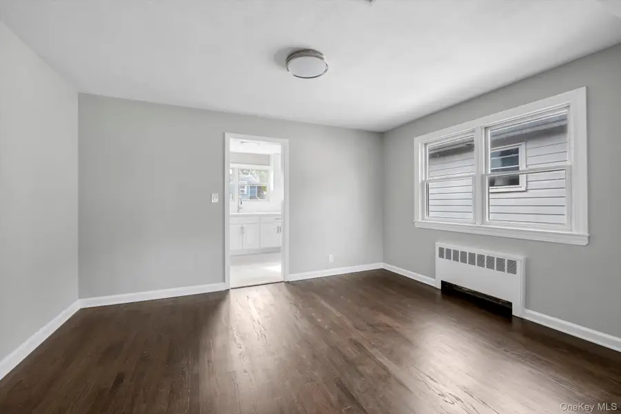 7 Linwood Road N, Port Washington, NY 11050 - #3