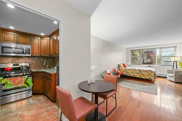 81-11 45th Avenue #3V, Elmhurst, NY 11373