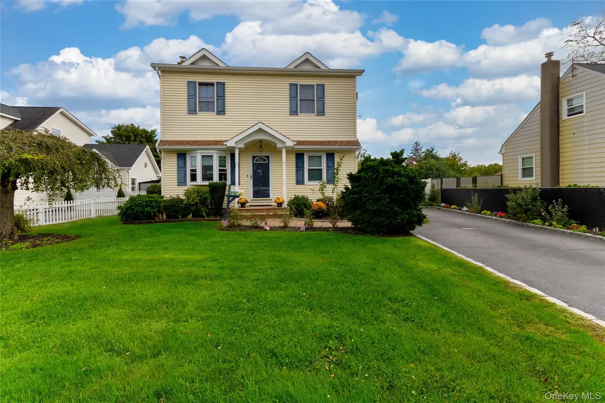 50 Peters Lane, North Babylon, NY 11703 - #1
