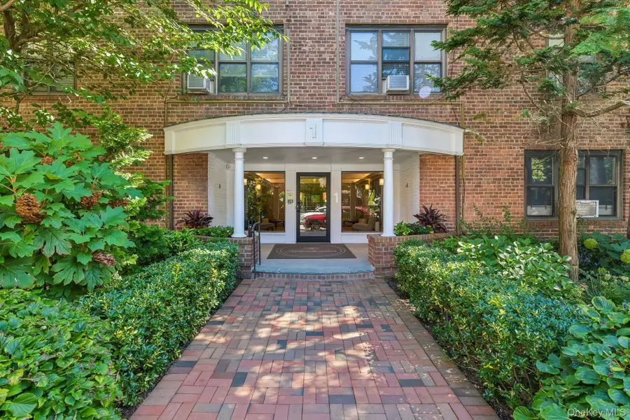 1 Town House Place #2L, Great Neck, NY 11021 - #2