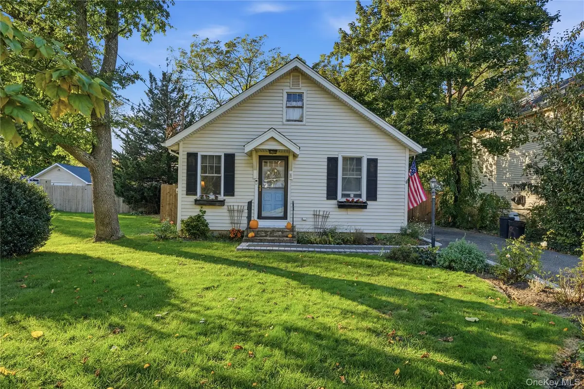 8 South Avenue, Smithtown, NY 11787 - #1