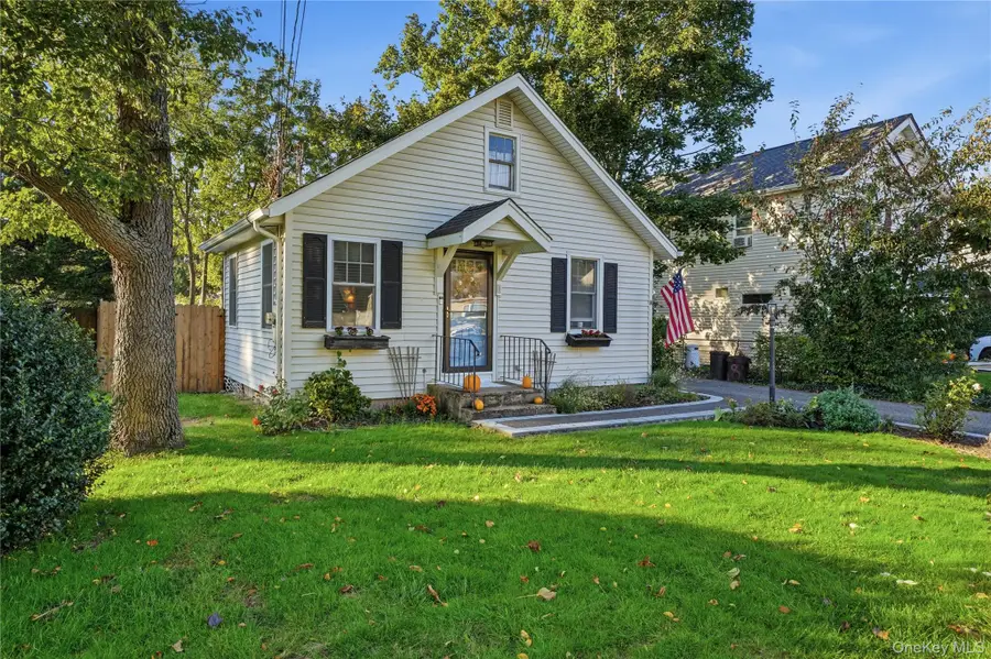 8 South Avenue, Smithtown, NY 11787 - #3