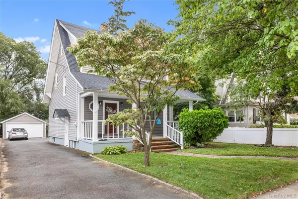 8 Rolling Street, Lynbrook, NY 11563
