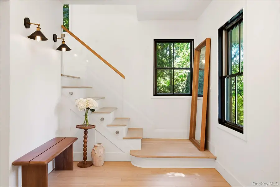 10 The Locusts, Roslyn Estates, NY 11576 - #3
