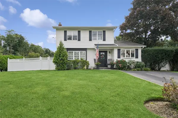 50 Plane Tree Lane, Saint James, NY 11780