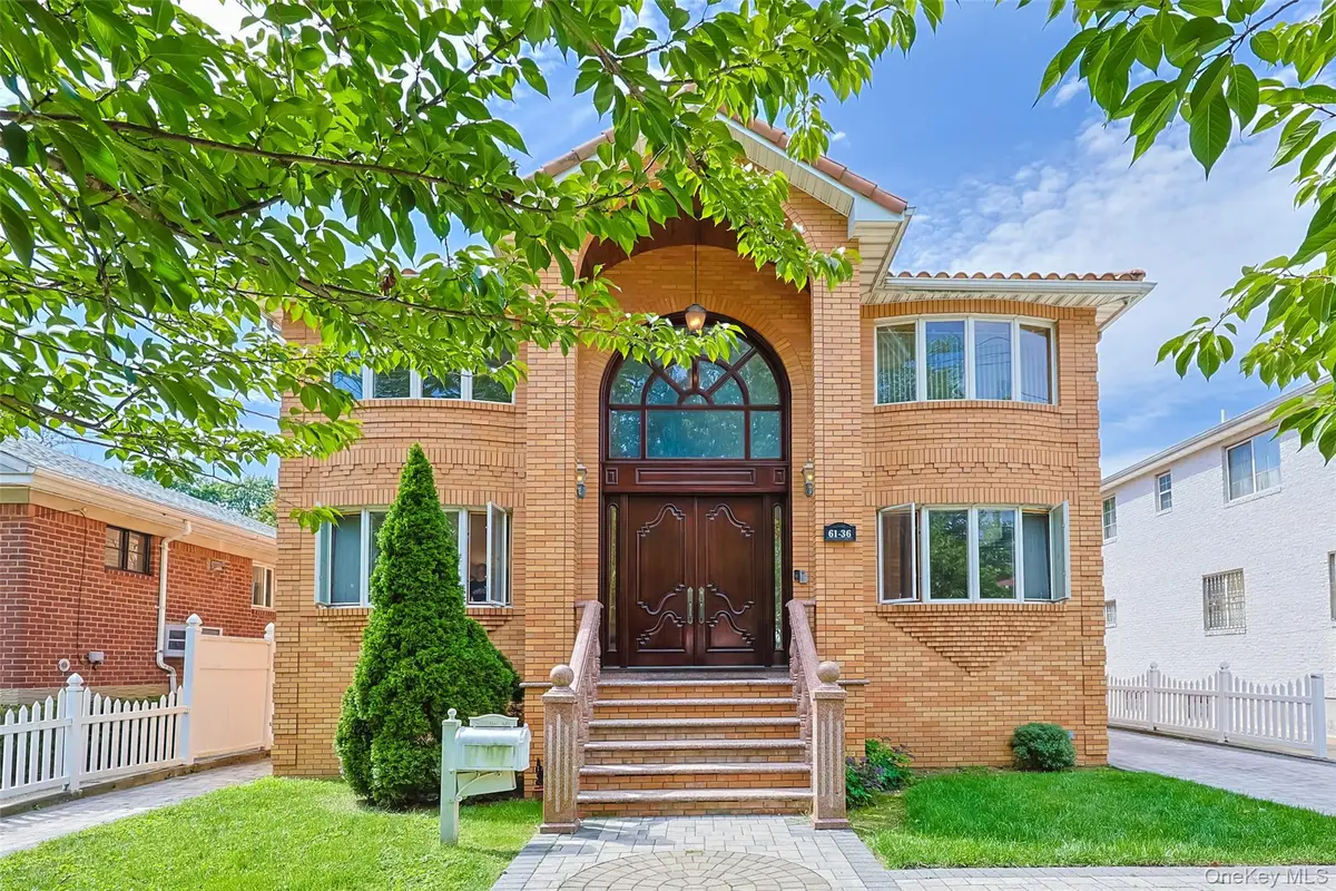 61-36 Cloverdale Blvd, Oakland Gardens, NY 11364 - #1