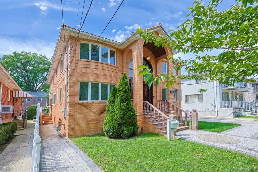 61-36 Cloverdale Blvd, Oakland Gardens, NY 11364 - #3