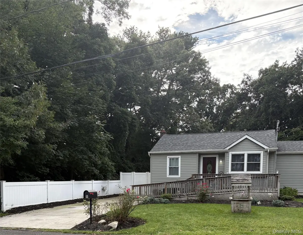 8 Canary Place, Farmingville, NY 11738 - #1