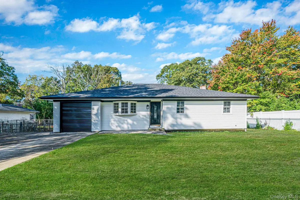 6 Dourland Road, Medford, NY 11763 - #1