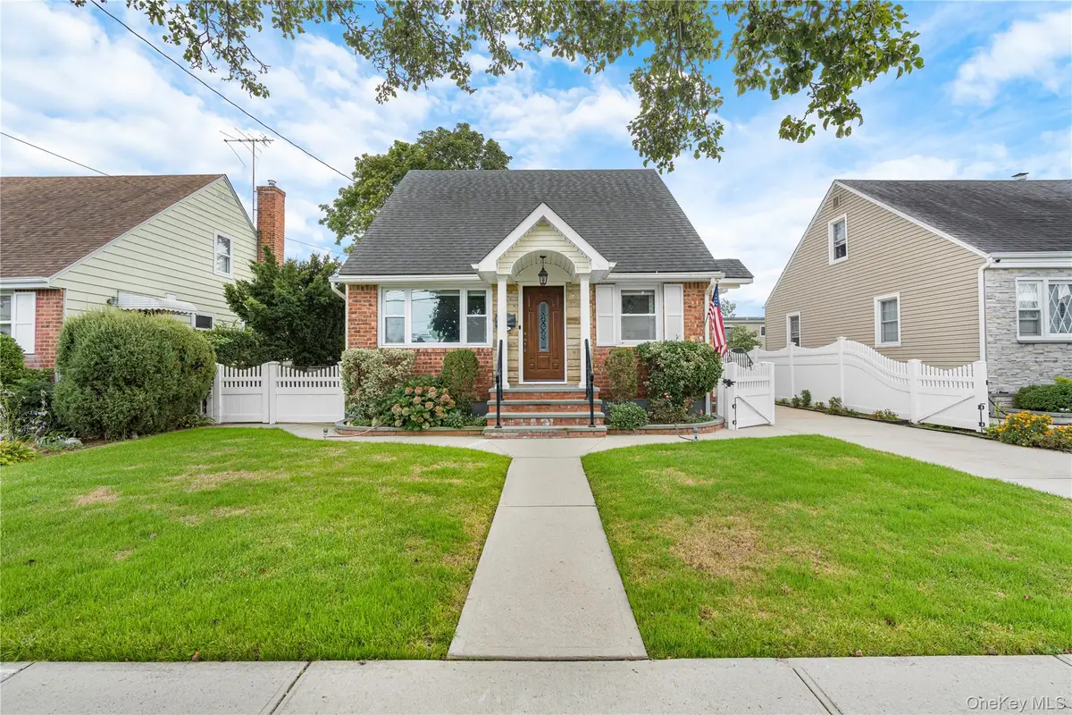 159 Raff Avenue, Mineola, NY 11501 - #1