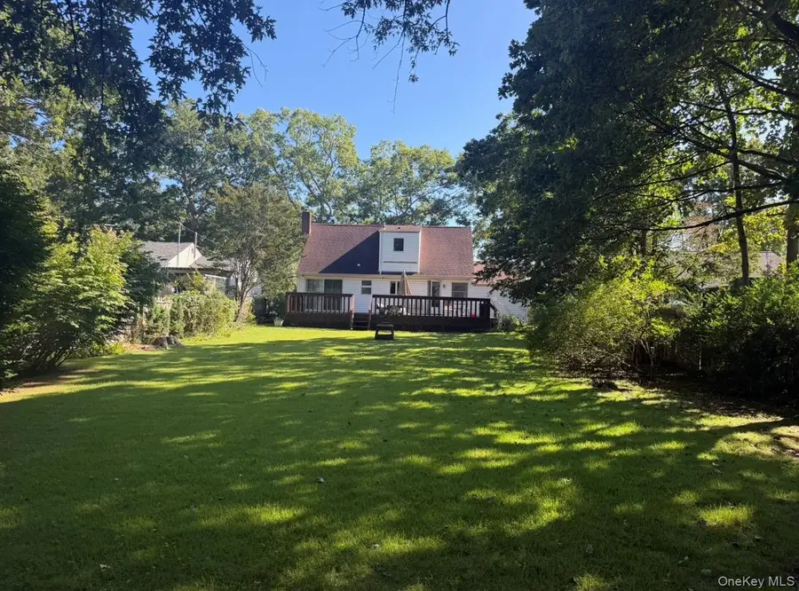 9 Stillwell Street, Huntington, NY 11743 - #3