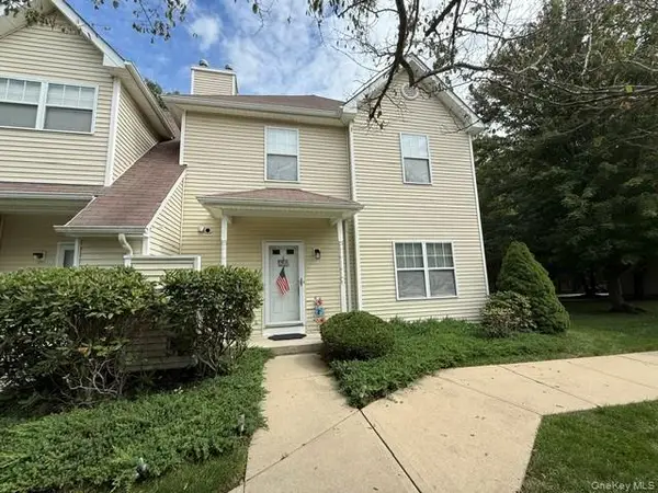 6 Daremy Circle, Medford, NY 11763