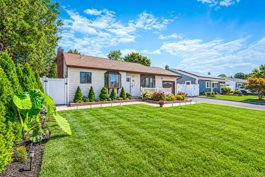 833 N Fulton Avenue, Lindenhurst, NY 11757 - #2