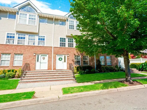 208 Hendrick Avenue E, Glen Cove, NY 11542