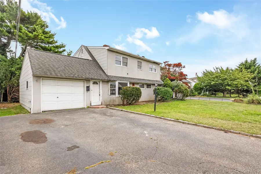 22 Tarry Lane, Levittown, NY 11756 - #3