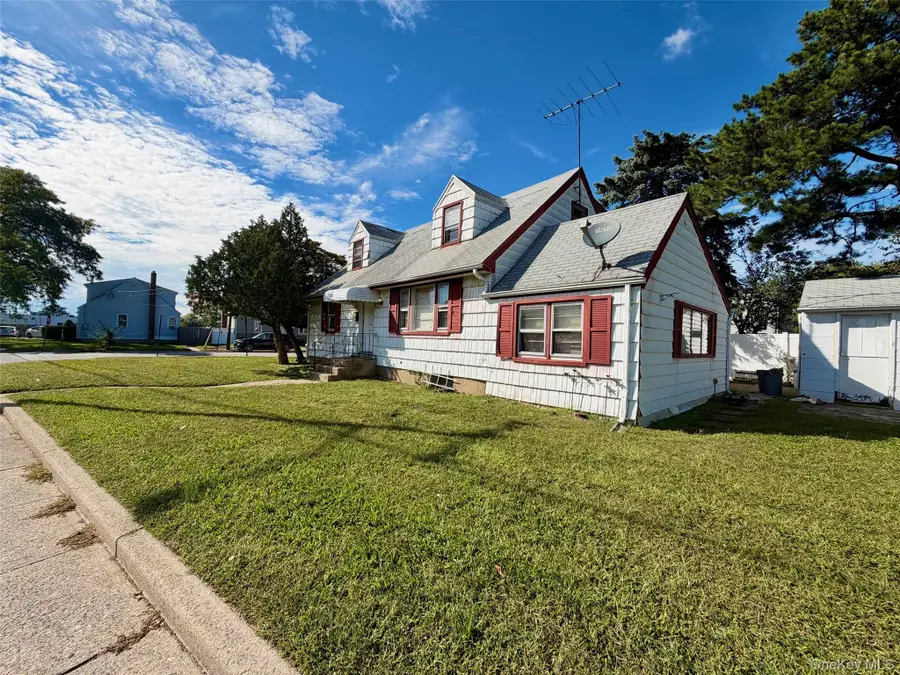 306 W Old Country Road, Hicksville, NY 11801 - #2
