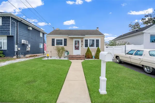 101 Miramar Boulevard, Lindenhurst, NY 11757