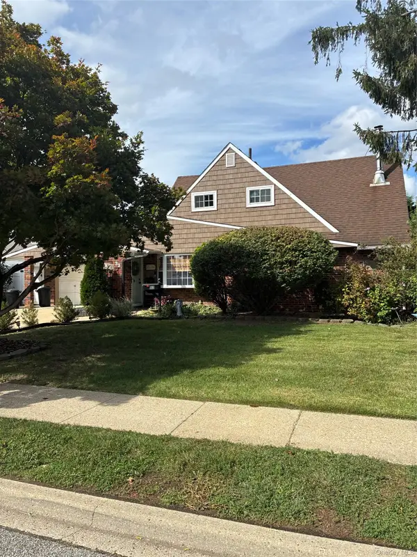 33 Stonecutter Road, Levittown, NY 11756