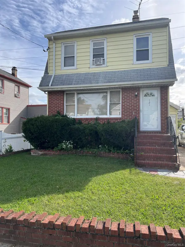 121 Cochran Place, Valley Stream, NY 11581