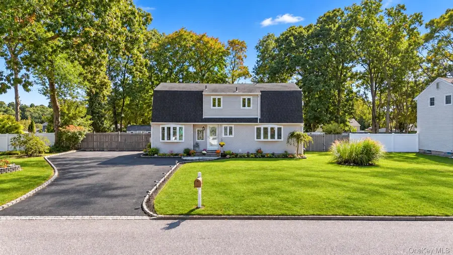 14 Hollingwood Drive, Coram, NY 11727 - #2