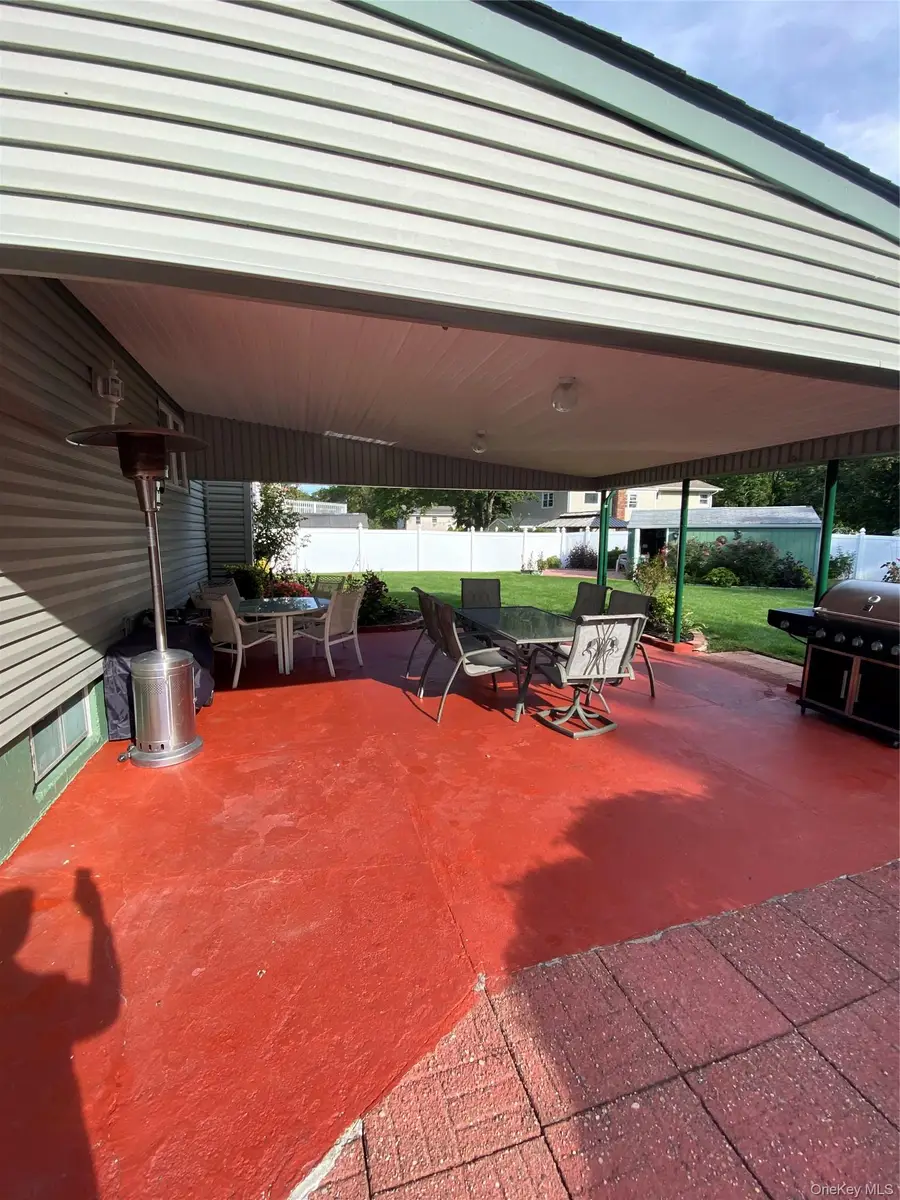 22 W Willow Street, Brentwood, NY 11717 - #3