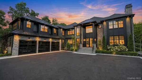 13 Sleepy Hollow Lane, Dix Hills, NY 11746