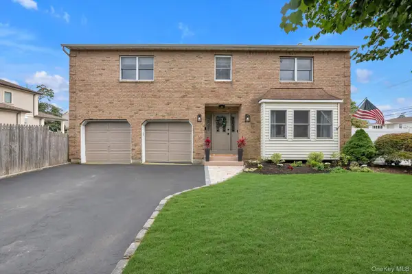 2084 Manfield Avenue, Merrick, NY 11566