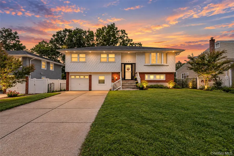 127 Iceland Drive, Huntington Station, NY 11746 - #3