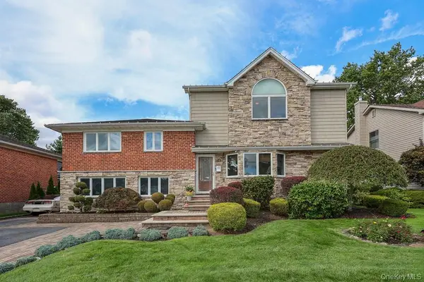 21 Kathleen E, Syosset, NY 11791