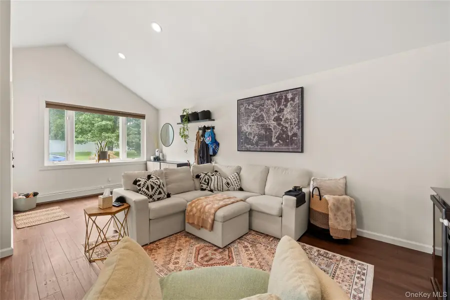5 Charles Court, Lake Ronkonkoma, NY 11779 - #3