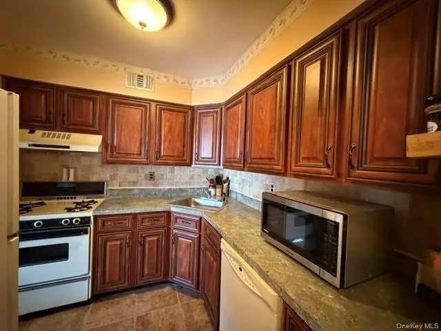 196 Fairview Circle, Middle Island, NY 11953 - #3