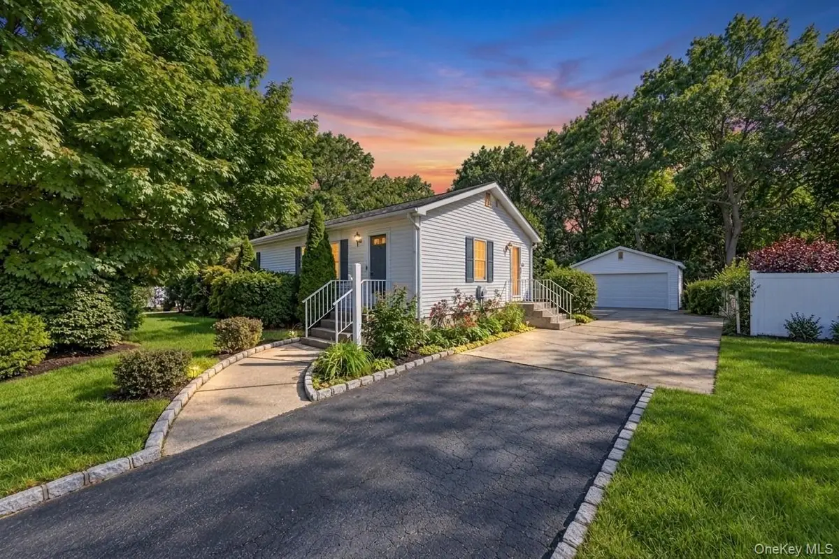 346 Jamaica Avenue, Medford, NY 11763 - #1