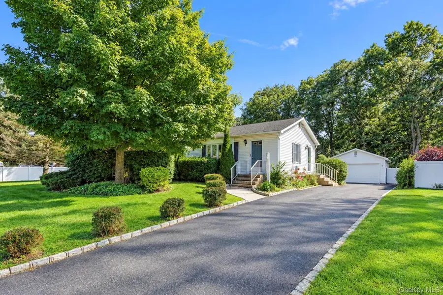 346 Jamaica Avenue, Medford, NY 11763 - #2