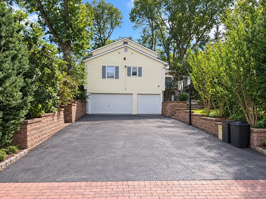 39 Orchard Court, Woodbury, NY 11797 - #3