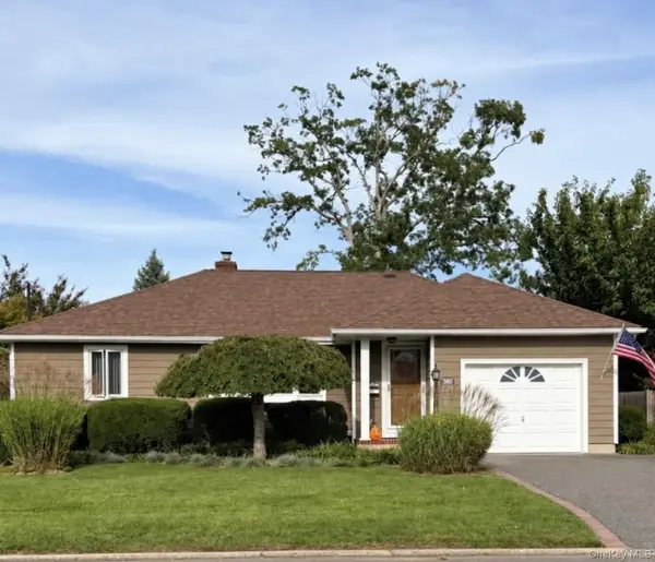 380 N Clinton Avenue, Lindenhurst, NY 11757
