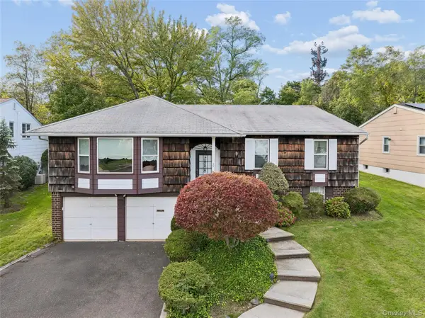53 Carriage Road, Roslyn, NY 11576
