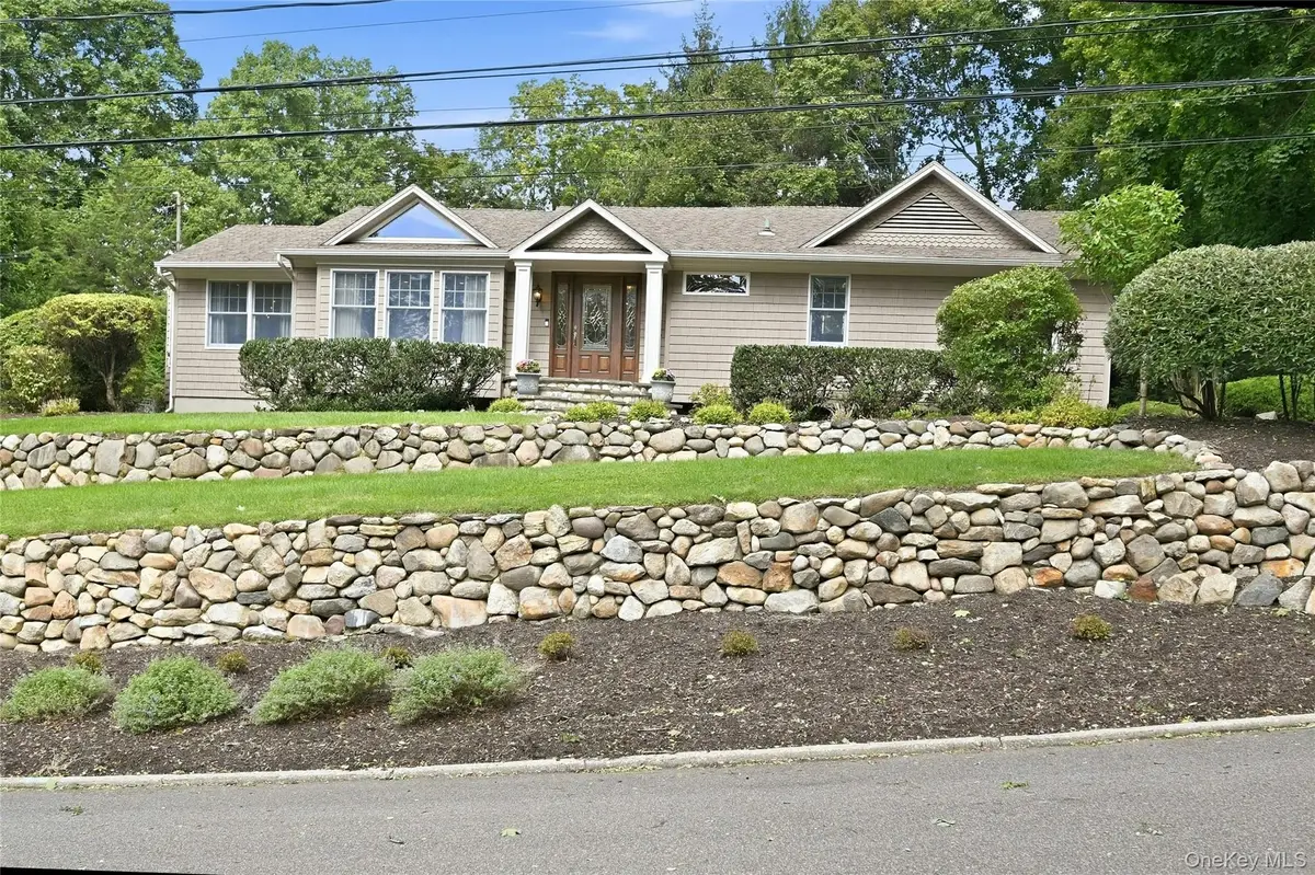 5 Hillsview Road, Stony Brook, NY 11790 - #1