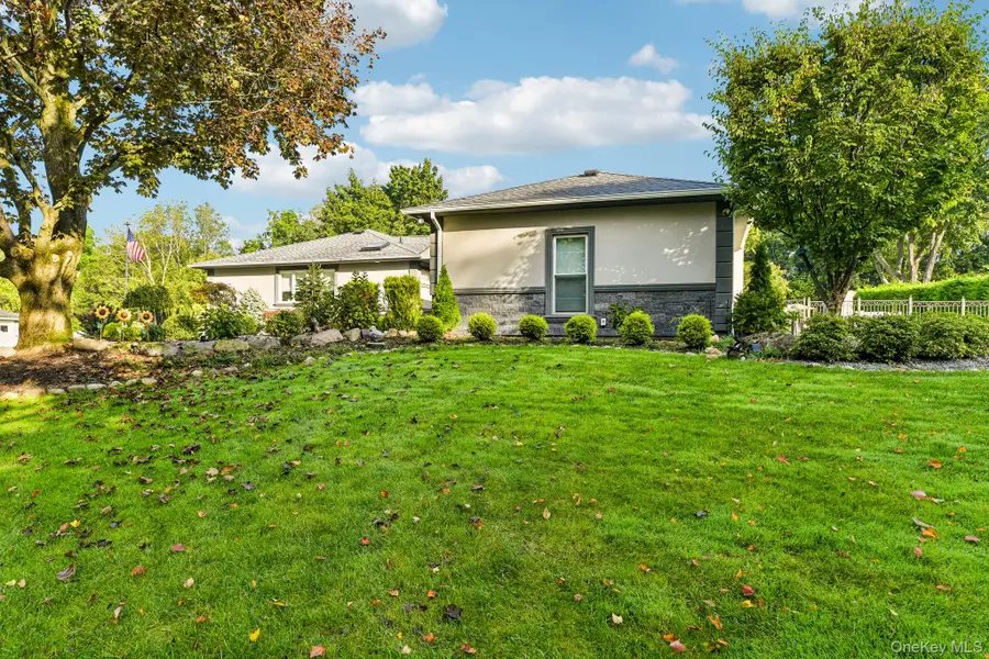 5 Corwin Court, Dix Hills, NY 11746 - #3