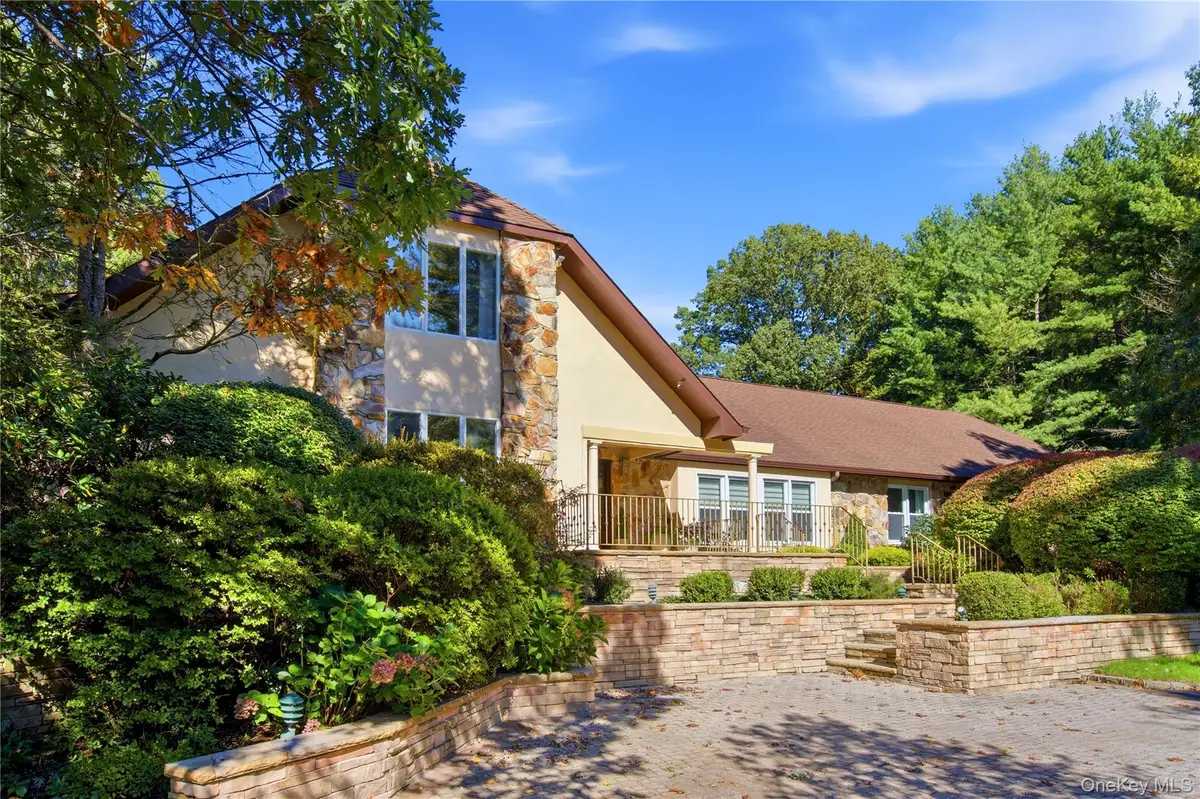 14 Sherwood Gate, Oyster Bay, NY 11771 - #1